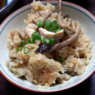 ごま油香る♪しめじと鶏肉の中華炊き込みご飯☆